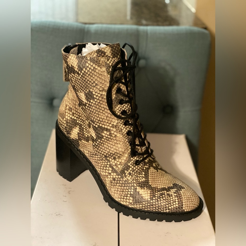 Dolce Vita Norma Black/White Snake Print Leather Boots. Size 9. 🆕🆕🆕